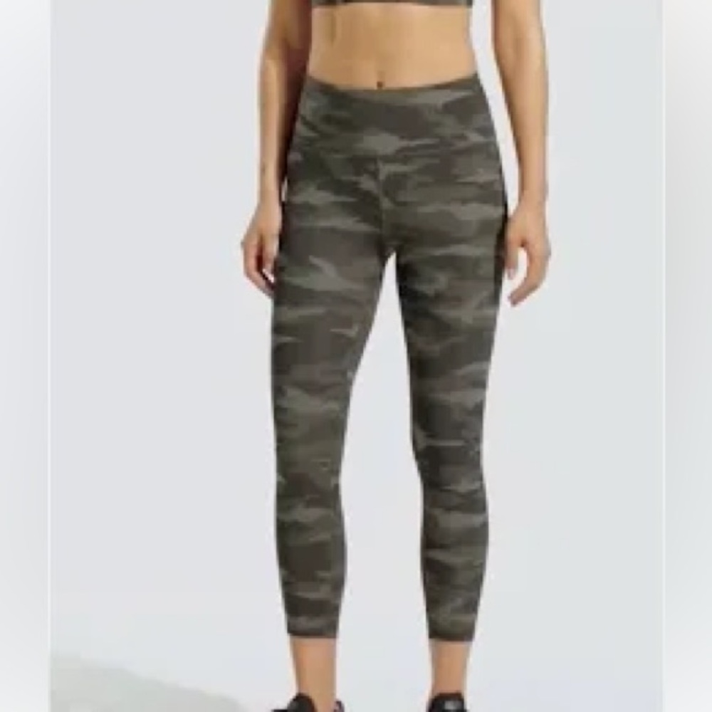 ATHLETA Ultimate Camo 7/8 Tight size XXL